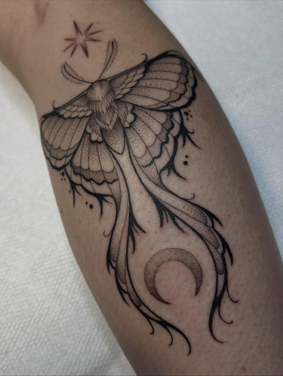 Tiffany โฟ Tattoo Artist tattoo